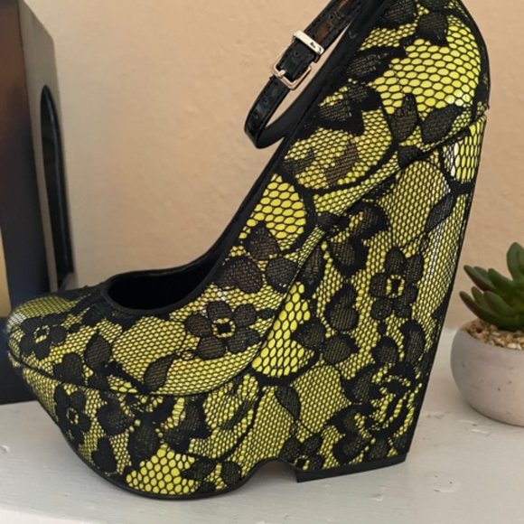 New ALDO OLMOS black lace and neon yellow 6.5/37 - Picture 1 of 10